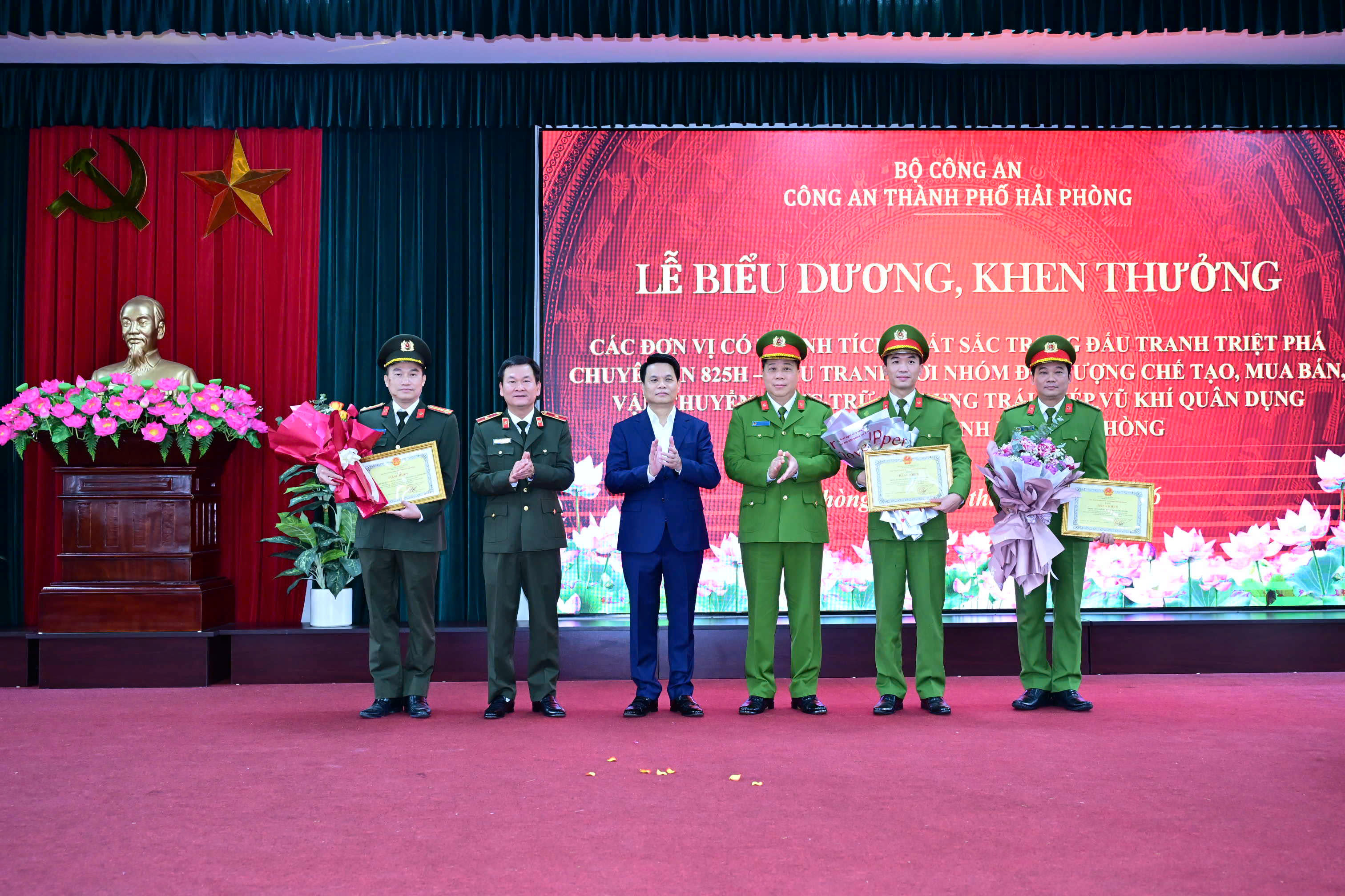 Lực lượng Cảnh sát Hình sự Công an thành phố triệt phá thành công một đường dây chế tạo, mua bán, tàng trữ vũ khí, đạn quân dụng quy mô lớn